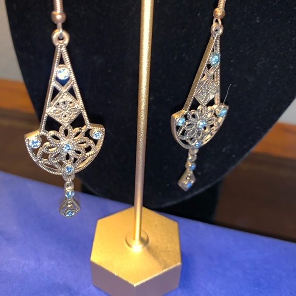 🌸Vintage Gold Tone Filigree Earrings🌺 - Picture 3 of 8